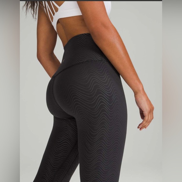 Very rare!!!Lululemon Align High Rise Pant in Aqueous Emboss Black, Size 6 - Picture 2 of 6